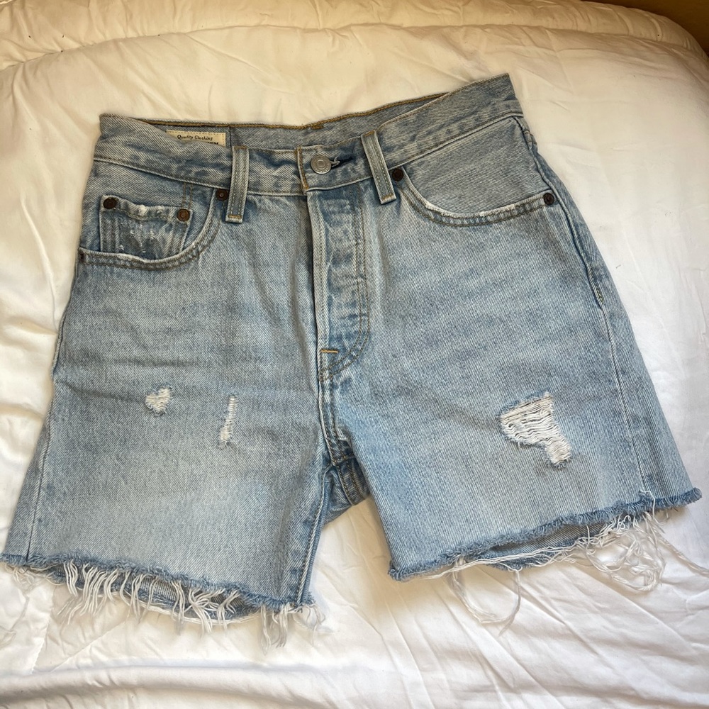 LIGHT BLUE 501 LEVIS DENIM SHORT SZ 25